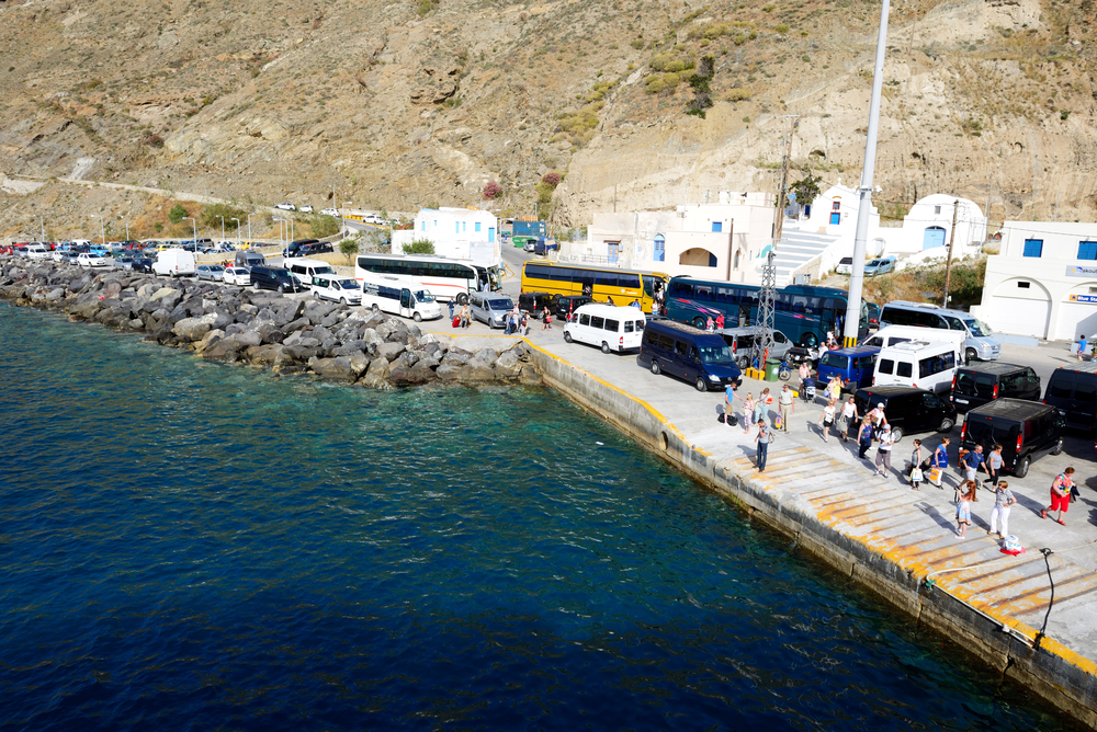 Autobuses KTEL en el puerto de Santorini